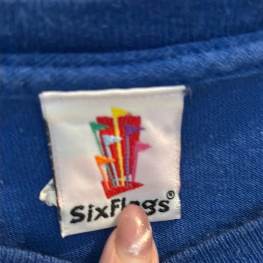 Superman Graphic T-Shirt - Picture 2 of 4